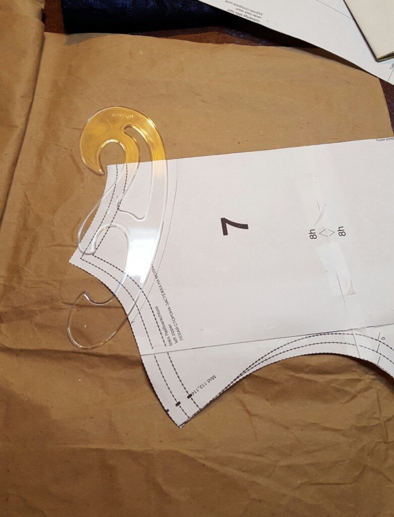 Using drafting curve to revamp the neckline on the pattern