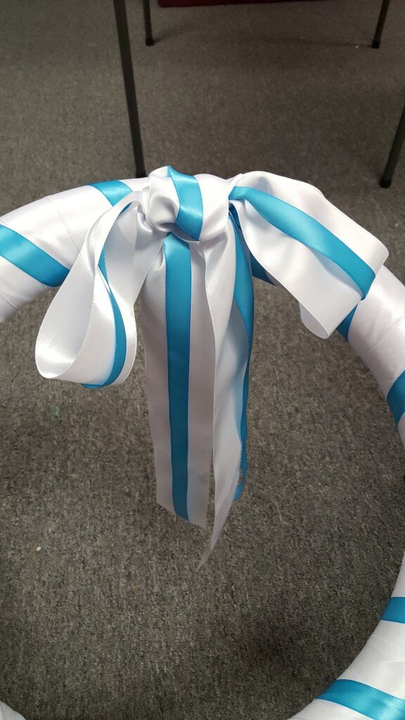 Pin bow to form.