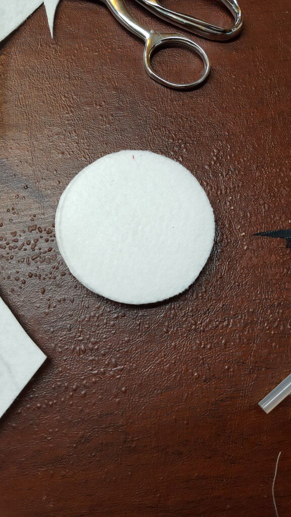 Cut 4 circles of Peltex 70