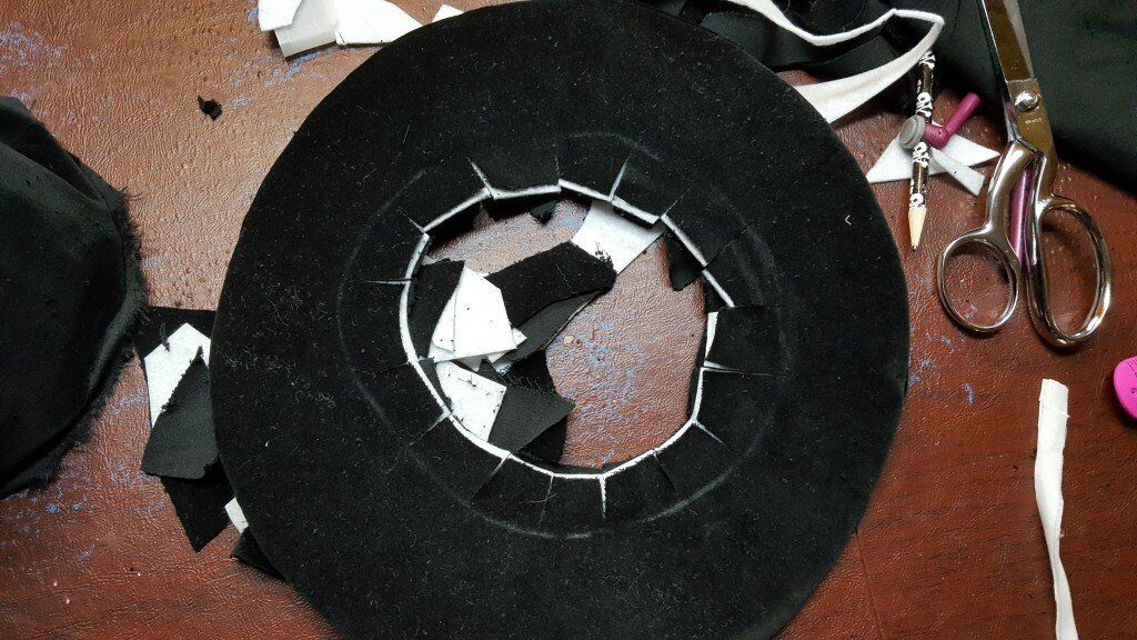 Finished brim. 